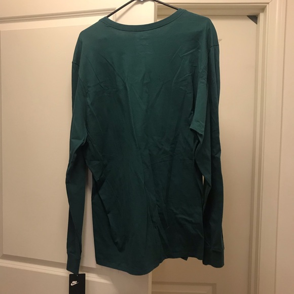 NEW NIKE Left Chest Embroidered Swoosh L/S Tee - Picture 3 of 3